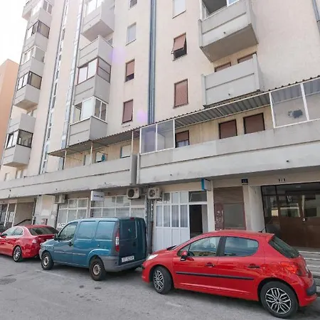 For 2, Wi-fi, Kitchenette, Public Parking, Private Entrance Appartamento