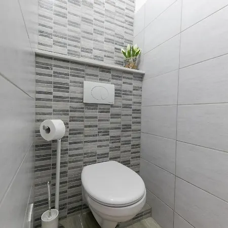 For 2, Wi-fi, Kitchenette, Public Parking, Private Entrance Appartamento