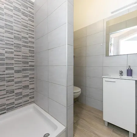 For 2, Wi-fi, Kitchenette, Public Parking, Private Entrance Appartamento