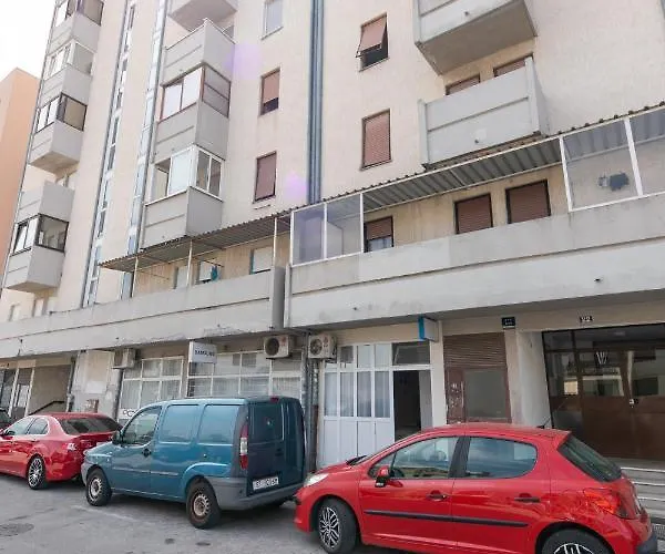 For 2, Wi-fi, Kitchenette, Public Parking, Private Entrance Appartamento