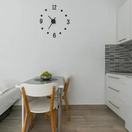 アパート For 2, Wi-fi, Kitchenette, Public Parking, Private Entrance スプリト
