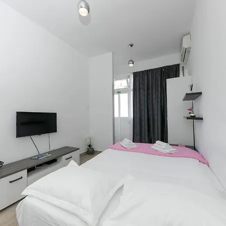 For 2, Wi-fi, Kitchenette, Public Parking, Private Entrance 아파트 스플리트